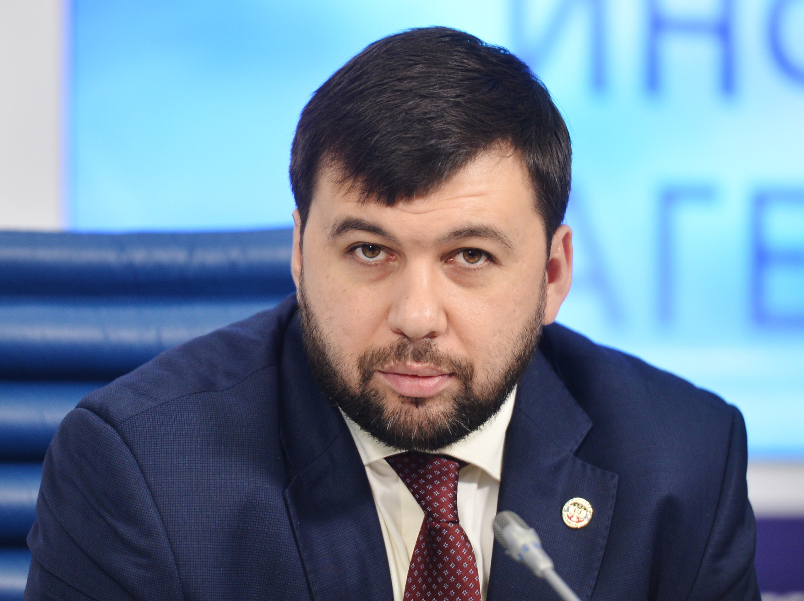 Денис Пушилин посетил предприятие по производству дезинфицирующих и антисептических средств Глава днр