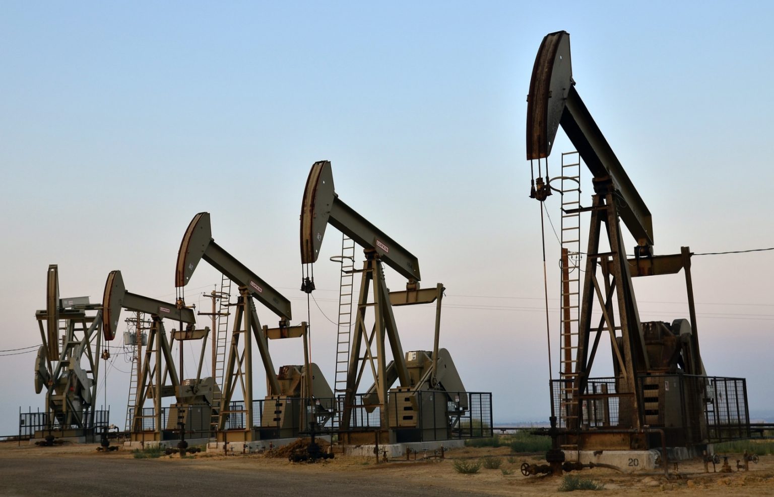 сокращение объёмов добычи нефти