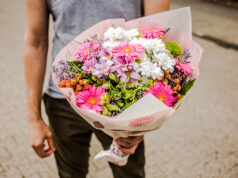 Букет цветов с доставкой: выгоды и особенности